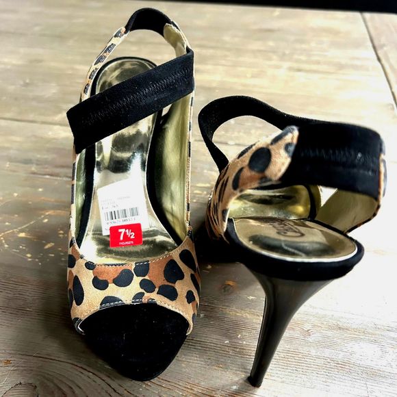 Carlos Santana Women's Suede Leopard Print Peep Toe Platform Stiletto Pumps NIB - Picture 11 of 16